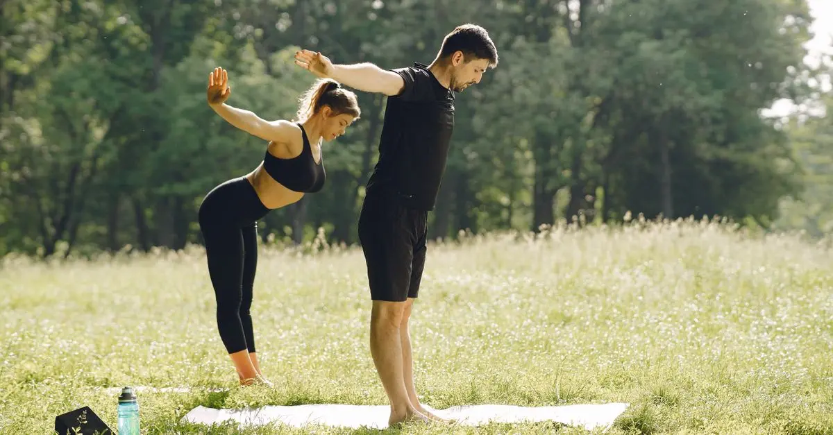 10 astuces pour intégrer le yoga dans votre routine multisport