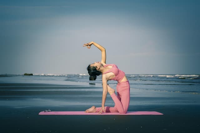 Comment intégrer le yoga dans votre routine multisport